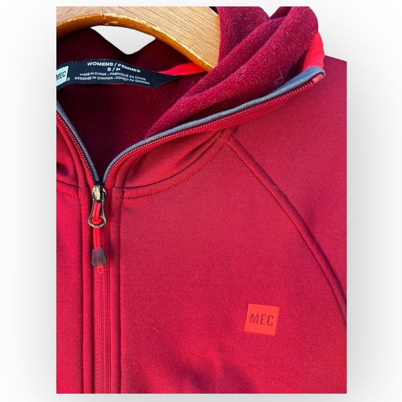 Beautiful MEC zipup ladies size small in excellent condition. - Picture 2 of 6